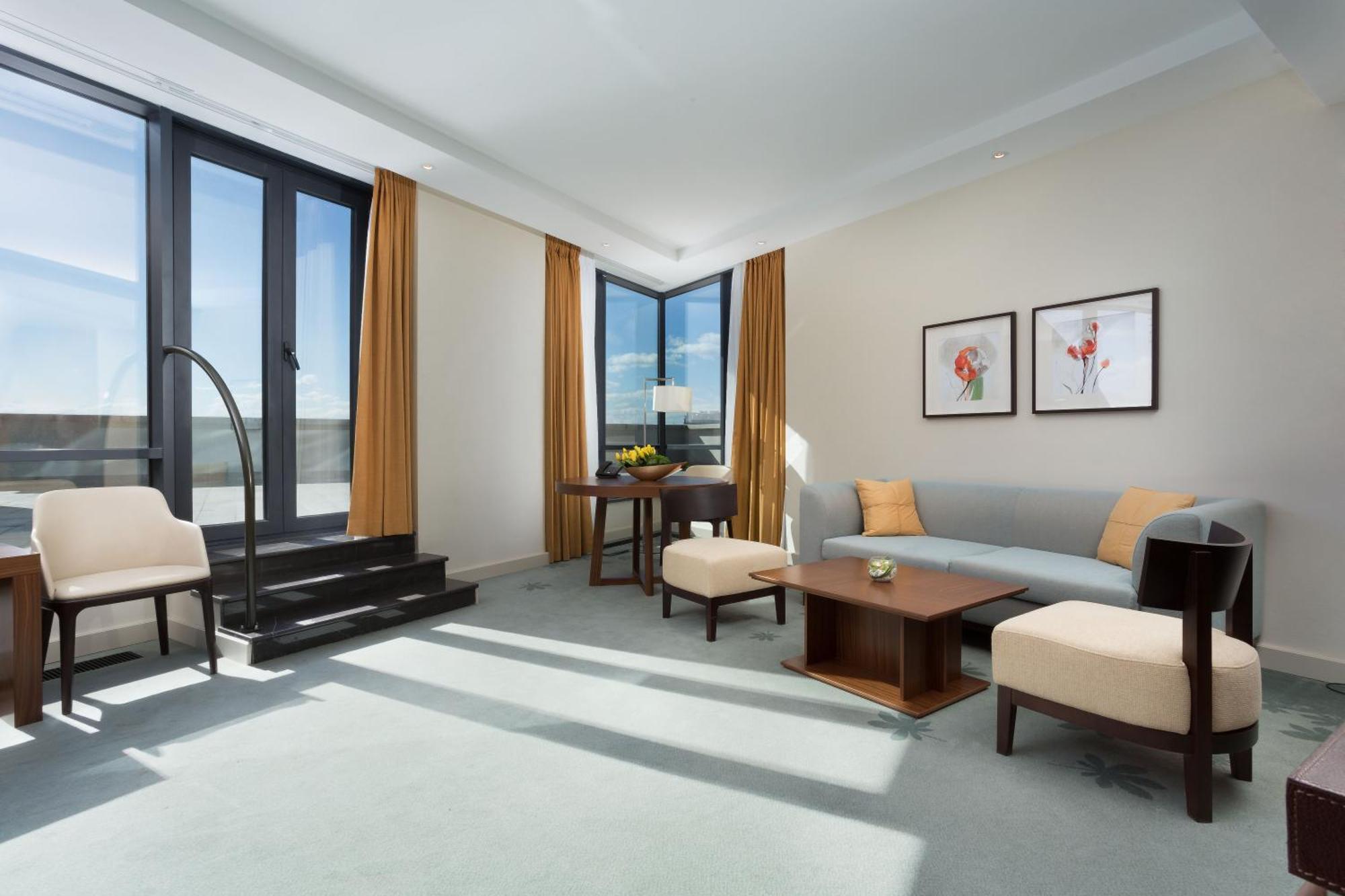 Suite mit Kingsize-Bett, Terrasse und Garten