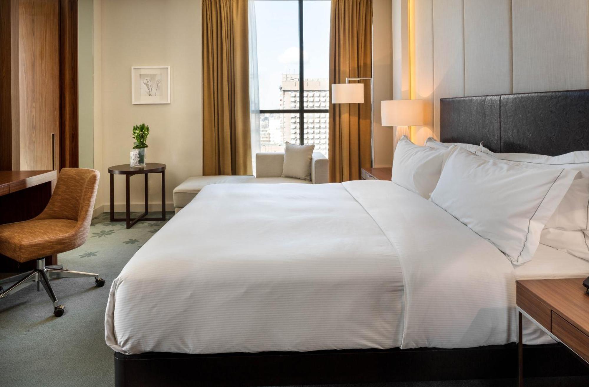 Suite mit 1 Schlafzimmer mit Kingsize-Bett und Zugang zur Lounge